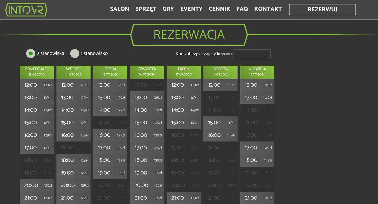 Kalendarz rezerwacji IntoVR - tygodniowa siatka terminów z cenami i dostępnością stanowisk